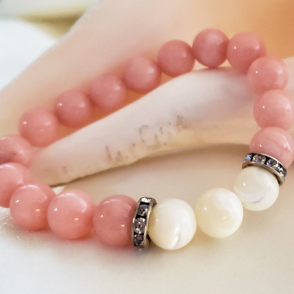 Pink coral and Mother of pearl hand crafted bracelet - Picture 2 of 5
